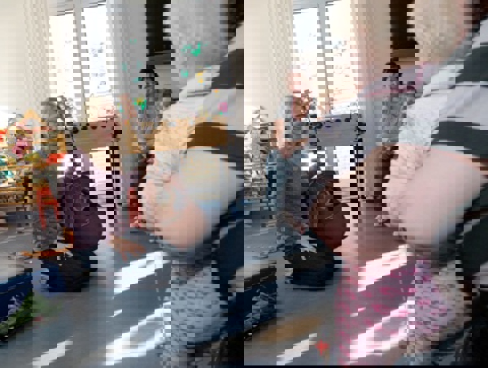 Musikere i Esbjerg Musikpædagog Marianne Müller Nielsen fra Vestjysk Musikkonservatorium skabte god stemning med sine mange instrumenter, sjove sange og pudsige indslag.