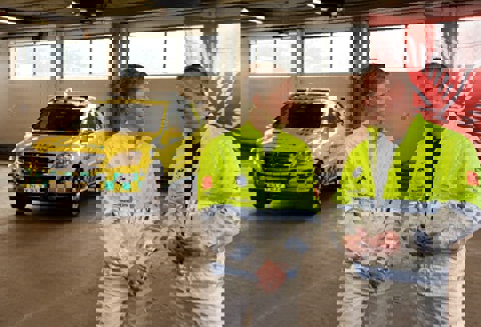 Paramedicinerne Susanne Bech Mikkelsen og Thorben Szemeitat får fremover mulighed for at betjene Sønderborgs borgere 24 timer i døgnet.